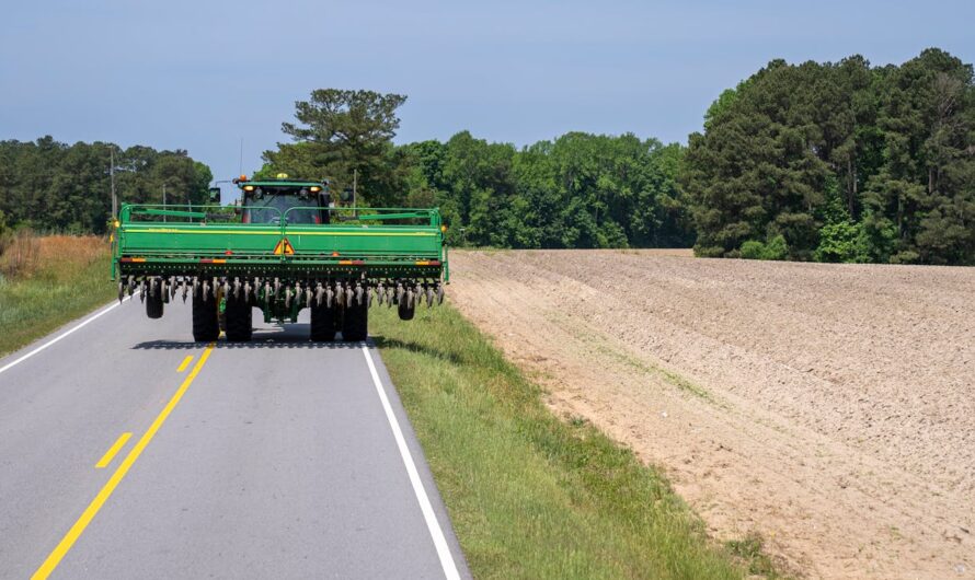 Traktorok, munkagépek, földutak az új KRESZ-tervezet tükrében – ezekre kell figyelniük a gazdáknak